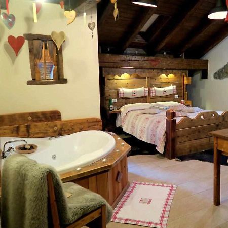 Romantica suite con vasca idromassaggio Aosta Esterno foto