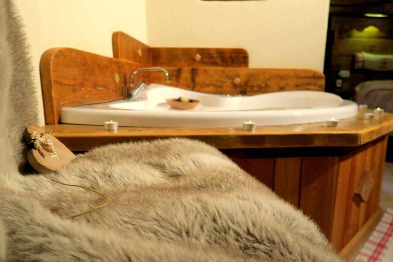 Romantica suite con vasca idromassaggio Aosta Esterno foto