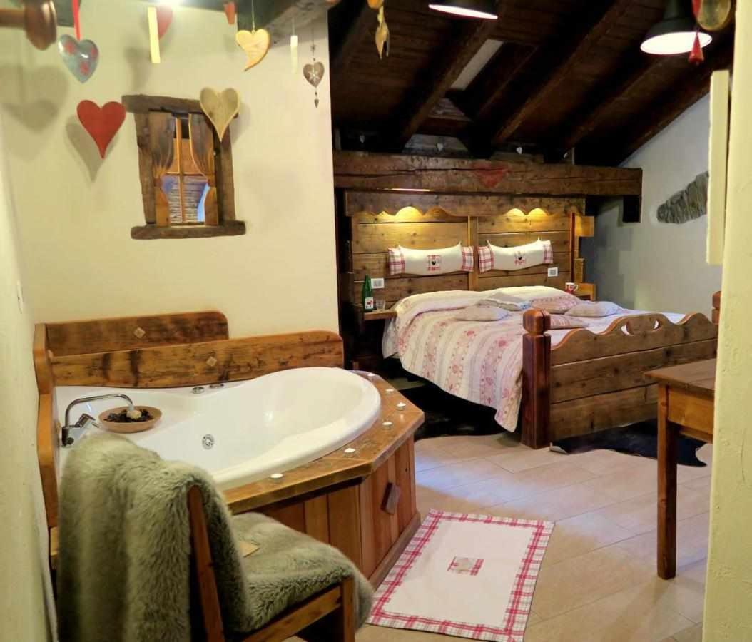 Romantica suite con vasca idromassaggio Aosta Esterno foto