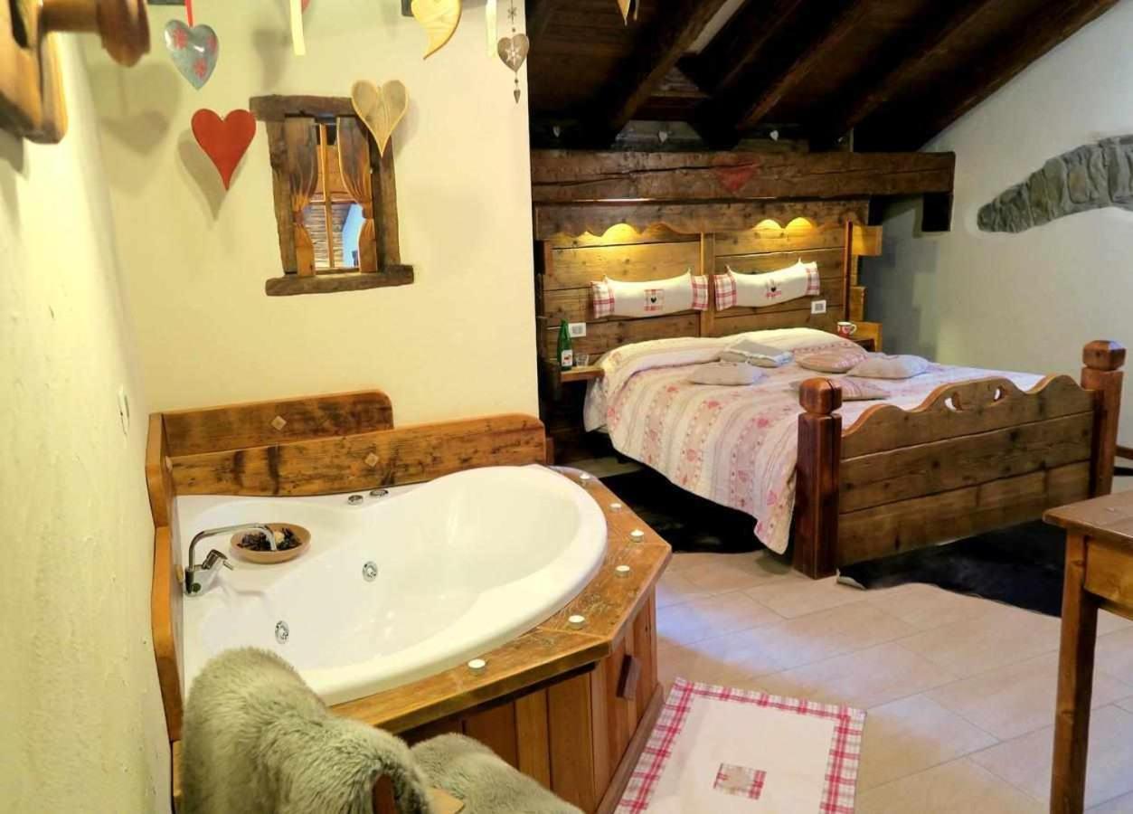 Romantica suite con vasca idromassaggio Aosta Esterno foto